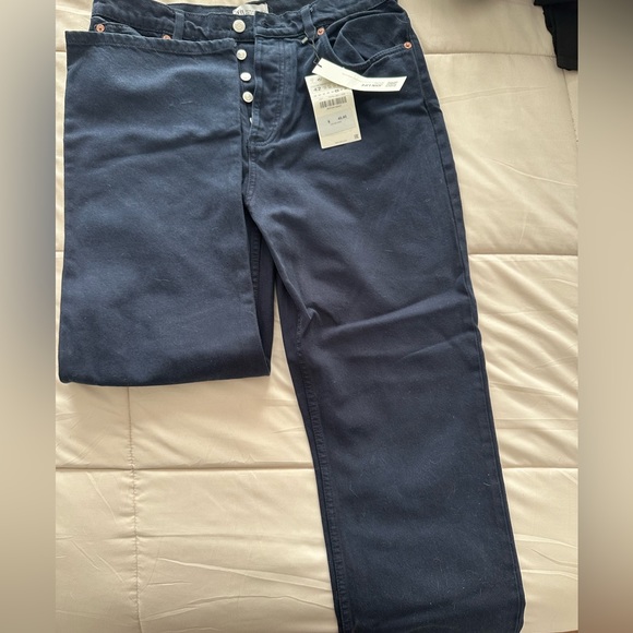 Zara Denim - NWT - true blue Zara Jeans / loose fit - size 10